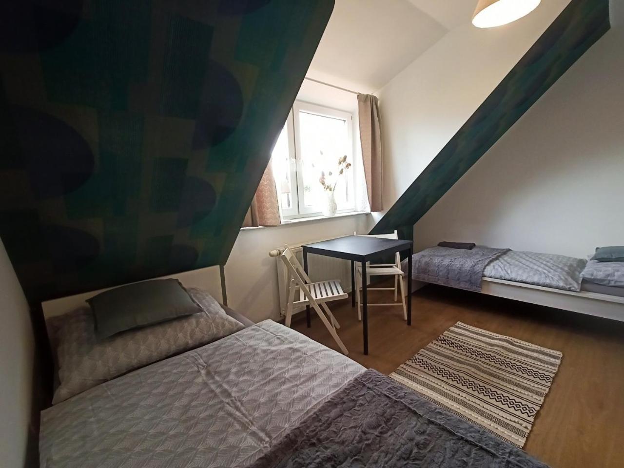 Lemuria Pokoje Hostel Chojnowska A Legnica Exterior photo